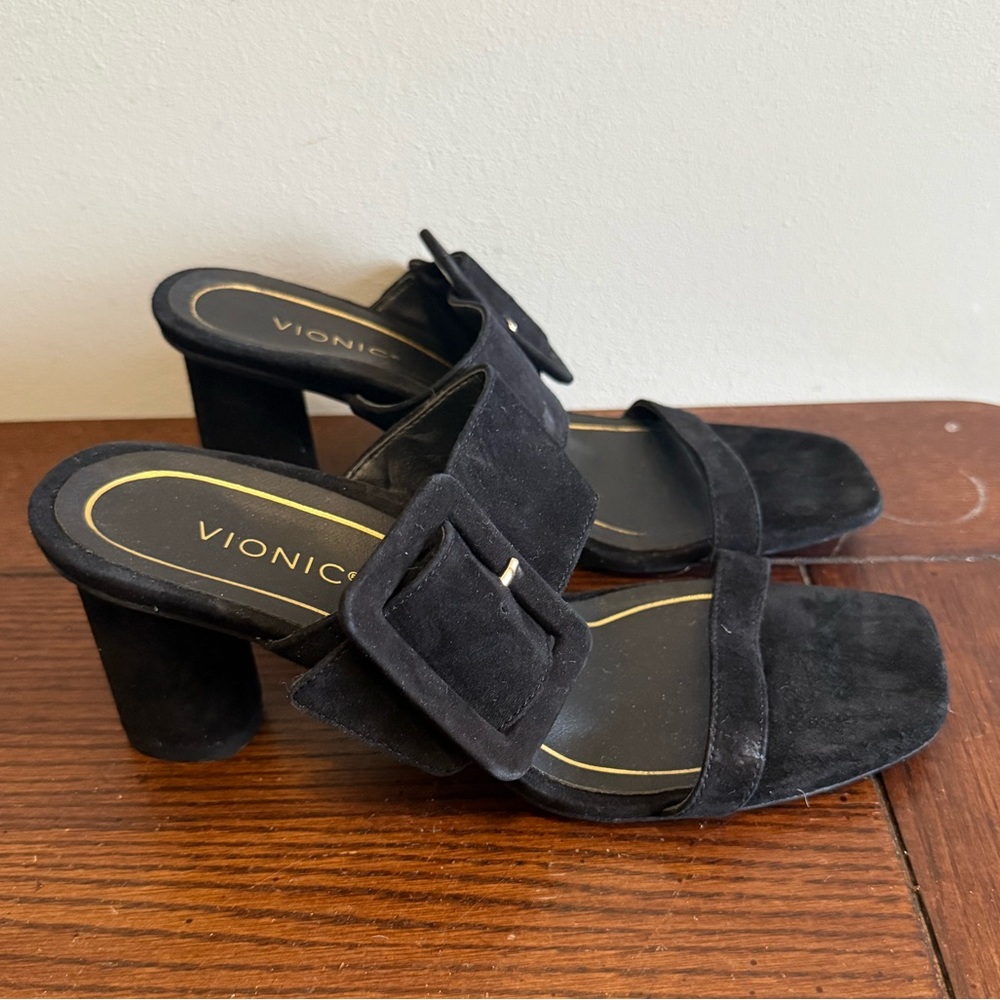 Vionic Brookelle Black Suede Buckle Heeled Sandals 6.5